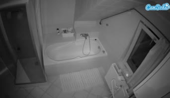 voyeurcam-julmodels-bath-2nd-1