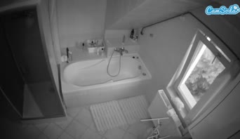 voyeurcam-julmodels-bath-2nd-1