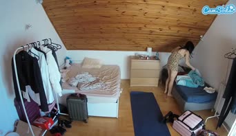 voyeurcam-julmodels-greybed-3