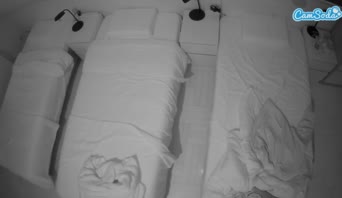 voyeurcam-julmodels-bed-5