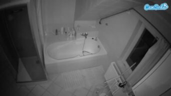 voyeurcam-julmodels-bath-2nd-1