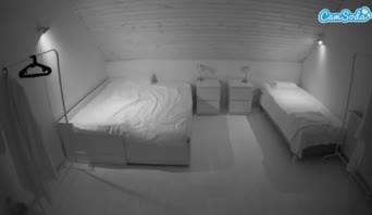 voyeurcam-julmodels-greybed-3