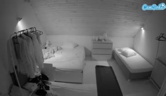 voyeurcam-julmodels-greybed-3