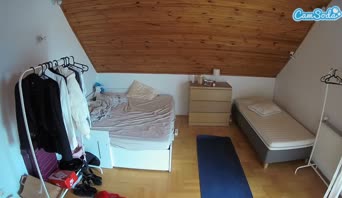 voyeurcam-julmodels-greybed-3