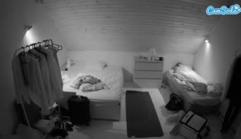 voyeurcam-julmodels-greybed-3