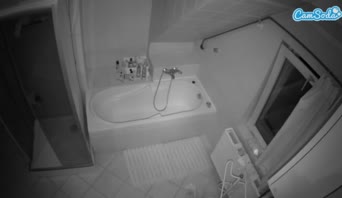 voyeurcam-julmodels-bath-2nd-1