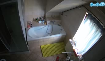 voyeurcam-julmodels-bath-2nd-1