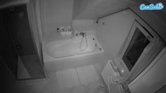 voyeurcam-julmodels-bath-2nd-1