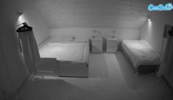 voyeurcam-julmodels-greybed-3